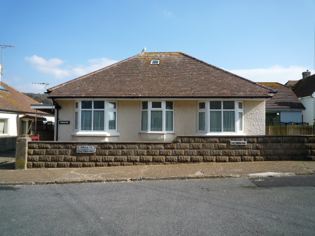 Front view of Carisbrooke self catering holiday cottage